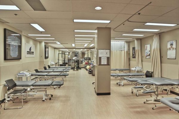 Athlete's Care King & Yonge - Physiotherapy Treatment