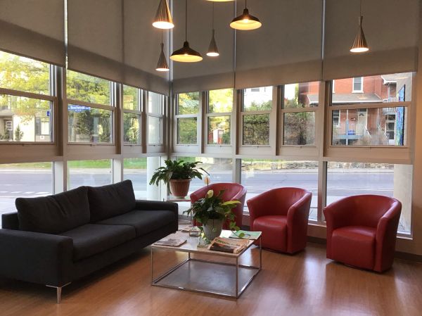 Waiting area at Athlete's Care Ottawa Beechwood